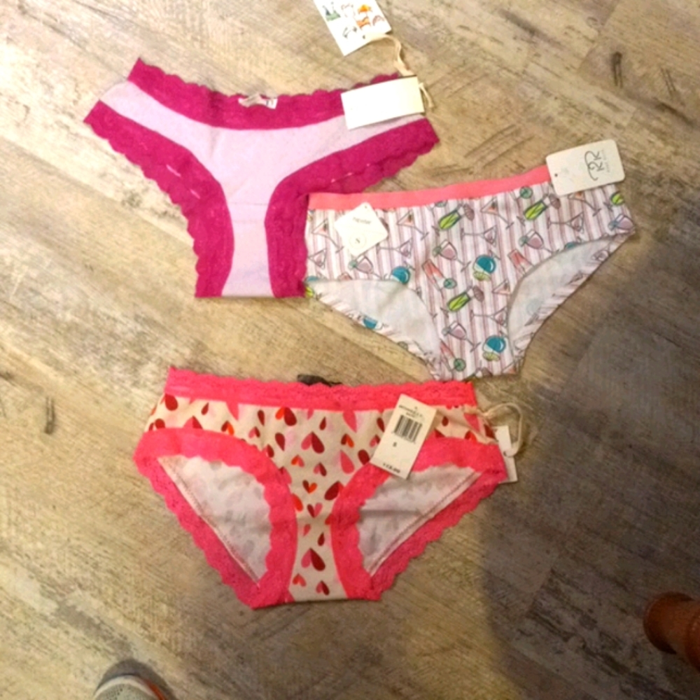 3 small panties artsy wine and hearts